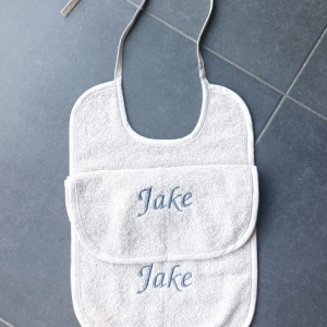 slabbe geborduurd met naam