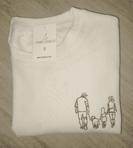 sweater met gezin geborduurd