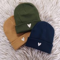 mutsen met hartje geborduurd