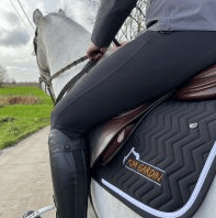 gepersonaliseerd zadeldoek geborduurd